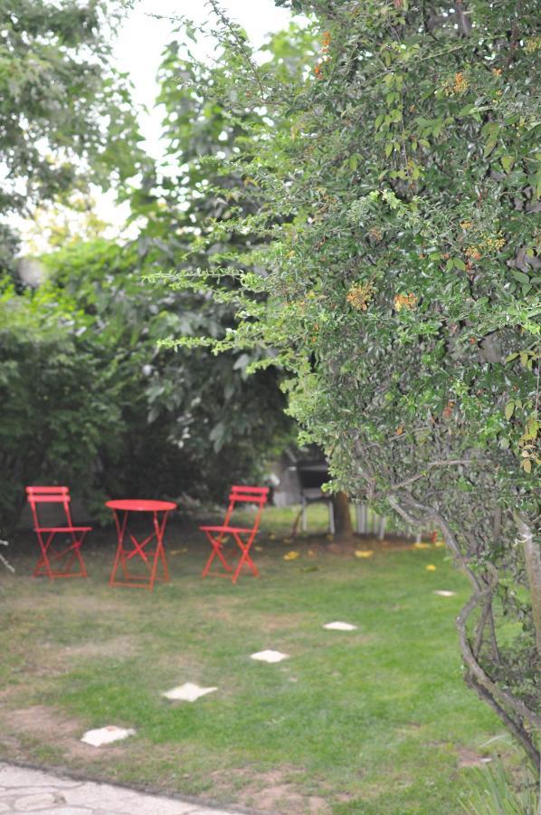 Gite:"Sur Le Chemin" Livinhac-le-Haut エクステリア 写真